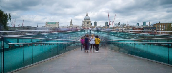 Long exposure on the Millenium Bridge